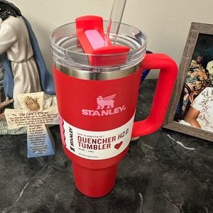 NEW! Stanley Valentine Heart 40oz Quencher H2.0 Tumbler! I only have two left
